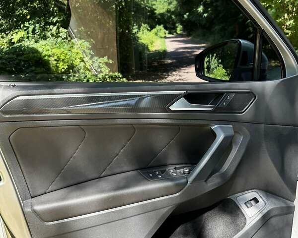 Серый Фольксваген Тигуан, объемом двигателя 1.98 л и пробегом 103 тыс. км за 31000 $, фото 43 на Automoto.ua