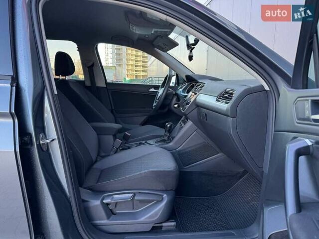 Серый Фольксваген Тигуан, объемом двигателя 2 л и пробегом 53 тыс. км за 18900 $, фото 18 на Automoto.ua