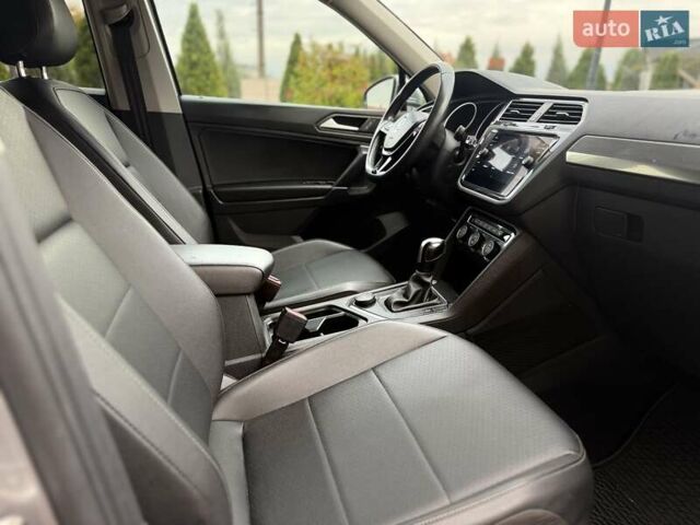 Сірий Фольксваген Тігуан, об'ємом двигуна 1.98 л та пробігом 173 тис. км за 16999 $, фото 57 на Automoto.ua
