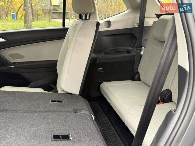 Сірий Фольксваген Тігуан, об'ємом двигуна 2 л та пробігом 212 тис. км за 16900 $, фото 57 на Automoto.ua