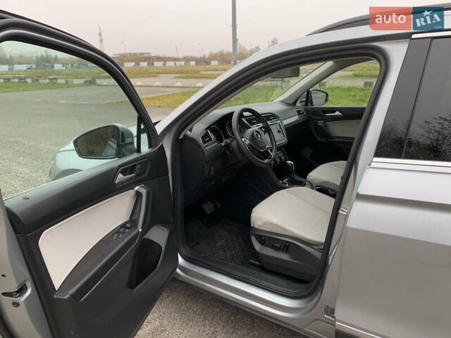 Сірий Фольксваген Тігуан, об'ємом двигуна 2 л та пробігом 130 тис. км за 20700 $, фото 6 на Automoto.ua