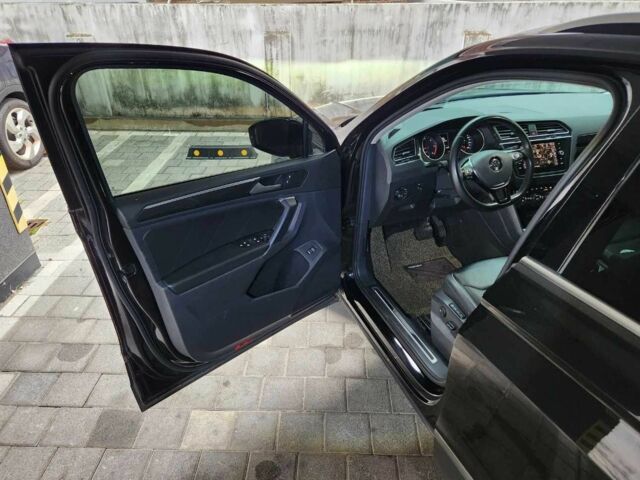 Сірий Фольксваген Тігуан, об'ємом двигуна 2 л та пробігом 69 тис. км за 13991 $, фото 2 на Automoto.ua