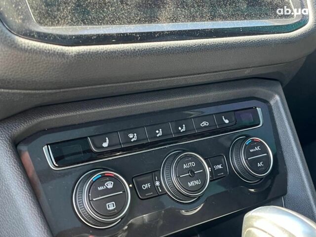 Серый Фольксваген Тигуан, объемом двигателя 2 л и пробегом 135 тыс. км за 23690 $, фото 20 на Automoto.ua