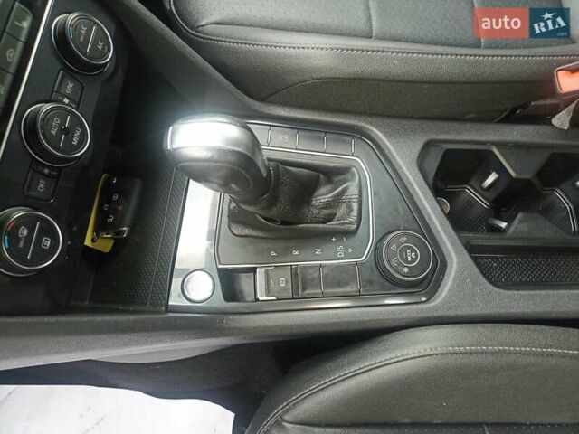 Серый Фольксваген Тигуан, объемом двигателя 1.98 л и пробегом 159 тыс. км за 19900 $, фото 20 на Automoto.ua