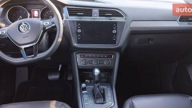 Сірий Фольксваген Тігуан, об'ємом двигуна 1.98 л та пробігом 210 тис. км за 17000 $, фото 2 на Automoto.ua