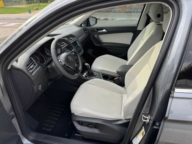 Серый Фольксваген Тигуан, объемом двигателя 2 л и пробегом 107 тыс. км за 19599 $, фото 17 на Automoto.ua