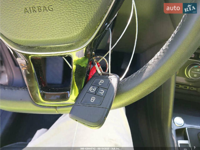 Серый Фольксваген Тигуан, объемом двигателя 0 л и пробегом 42 тыс. км за 5000 $, фото 8 на Automoto.ua