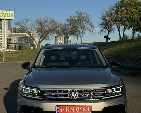 Сірий Фольксваген Тігуан, об'ємом двигуна 1.98 л та пробігом 156 тис. км за 18600 $, фото 1 на Automoto.ua