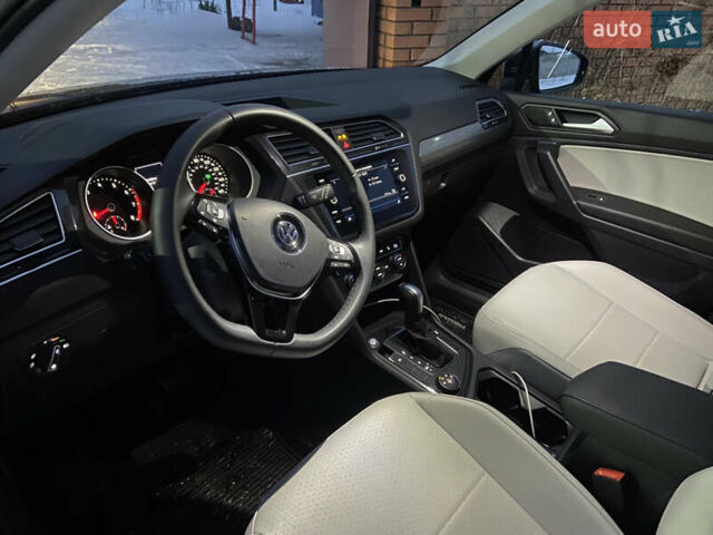 Серый Фольксваген Тигуан, объемом двигателя 2 л и пробегом 27 тыс. км за 26000 $, фото 10 на Automoto.ua