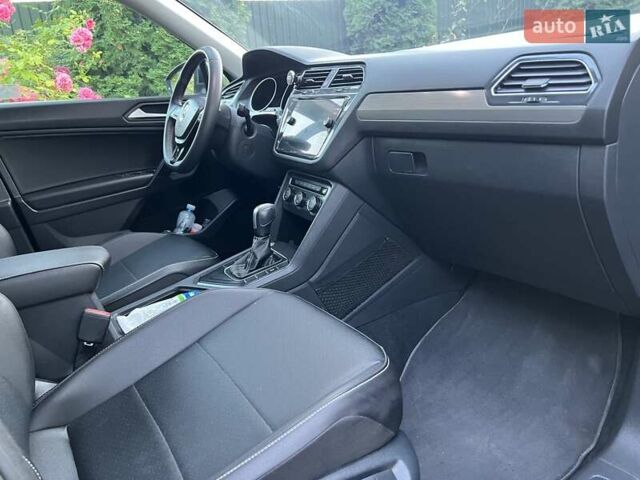 Серый Фольксваген Тигуан, объемом двигателя 1.98 л и пробегом 28 тыс. км за 17800 $, фото 54 на Automoto.ua