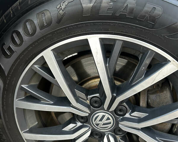 Сірий Фольксваген Тігуан, об'ємом двигуна 2 л та пробігом 98 тис. км за 22300 $, фото 19 на Automoto.ua