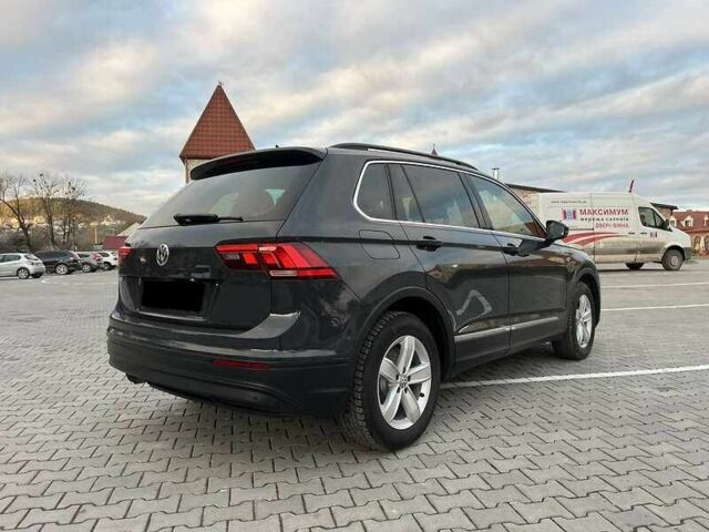 Серый Фольксваген Тигуан, объемом двигателя 2 л и пробегом 212 тыс. км за 15900 $, фото 3 на Automoto.ua