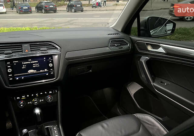 Серый Фольксваген Тигуан, объемом двигателя 2 л и пробегом 75 тыс. км за 29999 $, фото 42 на Automoto.ua