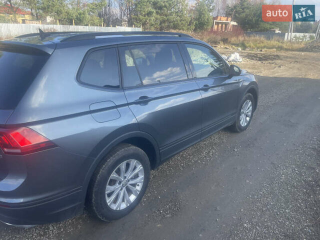 Сірий Фольксваген Тігуан, об'ємом двигуна 2 л та пробігом 104 тис. км за 14200 $, фото 5 на Automoto.ua