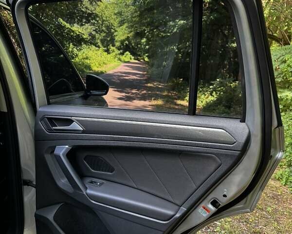 Серый Фольксваген Тигуан, объемом двигателя 1.98 л и пробегом 103 тыс. км за 31000 $, фото 31 на Automoto.ua