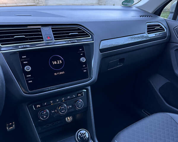 Серый Фольксваген Тигуан, объемом двигателя 1.97 л и пробегом 144 тыс. км за 26000 $, фото 12 на Automoto.ua