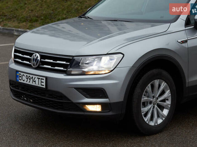 Серый Фольксваген Тигуан, объемом двигателя 1.98 л и пробегом 35 тыс. км за 17200 $, фото 2 на Automoto.ua