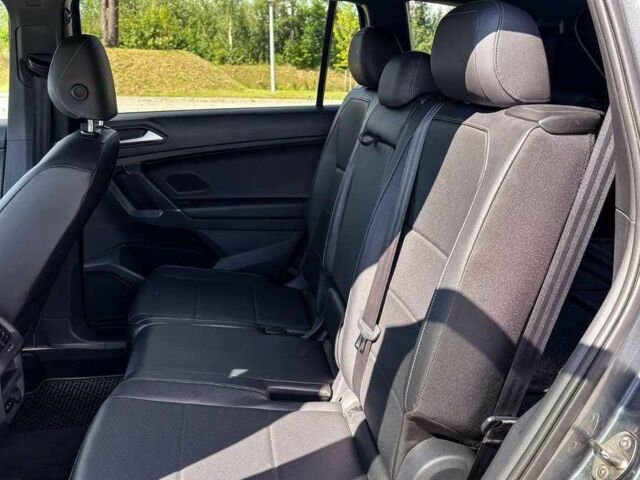 Сірий Фольксваген Тігуан, об'ємом двигуна 0 л та пробігом 54 тис. км за 10900 $, фото 12 на Automoto.ua