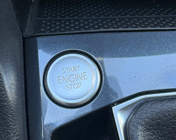 Серый Фольксваген Тигуан, объемом двигателя 2 л и пробегом 176 тыс. км за 27950 $, фото 60 на Automoto.ua