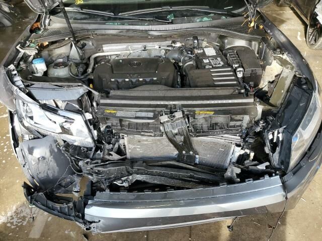 Серый Фольксваген Тигуан, объемом двигателя 2 л и пробегом 124 тыс. км за 11300 $, фото 11 на Automoto.ua