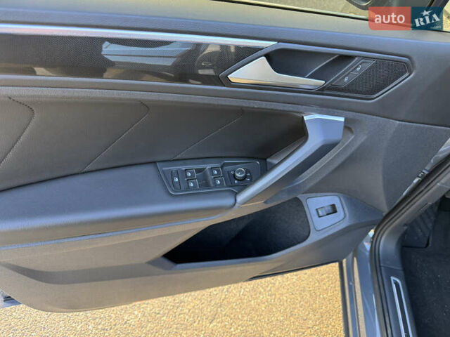 Серый Фольксваген Тигуан, объемом двигателя 1.97 л и пробегом 30 тыс. км за 35000 $, фото 12 на Automoto.ua