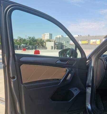 Серый Фольксваген Тигуан, объемом двигателя 1.98 л и пробегом 99 тыс. км за 26000 $, фото 3 на Automoto.ua