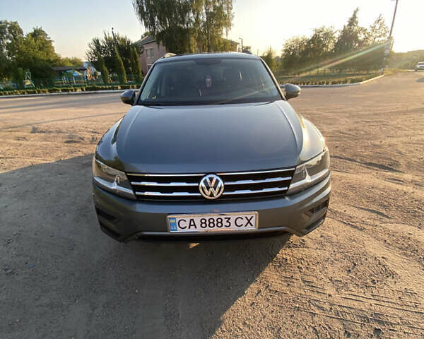 Серый Фольксваген Тигуан, объемом двигателя 1.98 л и пробегом 119 тыс. км за 21500 $, фото 1 на Automoto.ua
