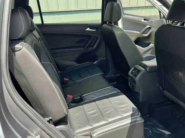 Серый Фольксваген Тигуан, объемом двигателя 2 л и пробегом 38 тыс. км за 13000 $, фото 12 на Automoto.ua