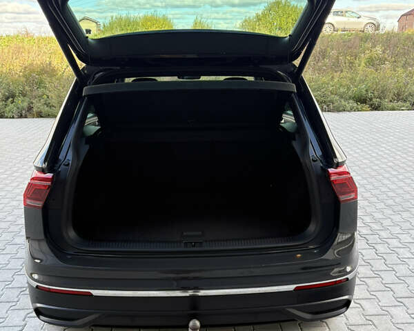 Серый Фольксваген Тигуан, объемом двигателя 2 л и пробегом 176 тыс. км за 27950 $, фото 84 на Automoto.ua