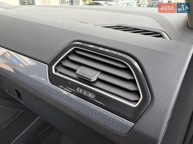 Фольксваген Тигуан 2021 в Киеве на Automoto.ua Серый Фольксваген Тигуан, объемом двигателя 1.97 л и пробегом 51 тыс. км за 34900 $, фото 29 на Automoto.ua