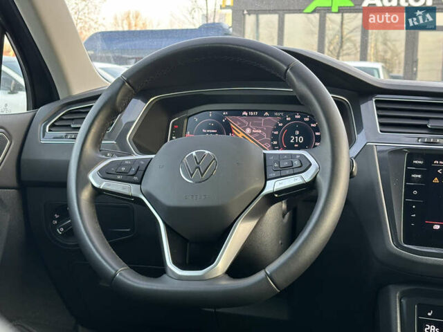 Серый Фольксваген Тигуан, объемом двигателя 1.97 л и пробегом 180 тыс. км за 31000 $, фото 17 на Automoto.ua