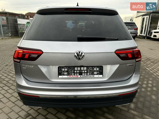 Серый Фольксваген Тигуан, объемом двигателя 2 л и пробегом 124 тыс. км за 16999 $, фото 9 на Automoto.ua