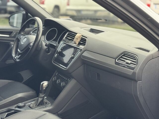 Сірий Фольксваген Тігуан, об'ємом двигуна 2 л та пробігом 98 тис. км за 24900 $, фото 6 на Automoto.ua