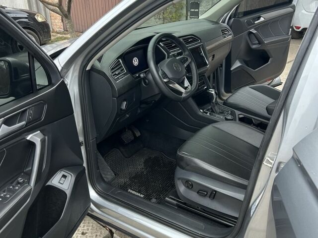 Сірий Фольксваген Тігуан, об'ємом двигуна 2 л та пробігом 63 тис. км за 25900 $, фото 3 на Automoto.ua