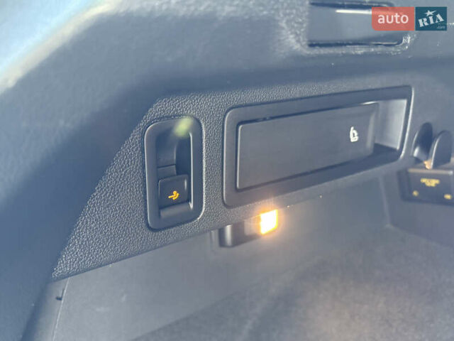 Серый Фольксваген Тигуан, объемом двигателя 2 л и пробегом 176 тыс. км за 27950 $, фото 82 на Automoto.ua