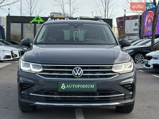Серый Фольксваген Тигуан, объемом двигателя 1.97 л и пробегом 180 тыс. км за 31000 $, фото 2 на Automoto.ua