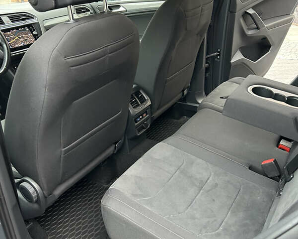 Серый Фольксваген Тигуан, объемом двигателя 2 л и пробегом 194 тыс. км за 31500 $, фото 28 на Automoto.ua