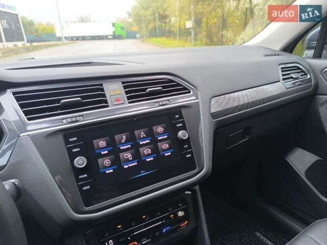 Сірий Фольксваген Тігуан, об'ємом двигуна 2 л та пробігом 63 тис. км за 23400 $, фото 31 на Automoto.ua