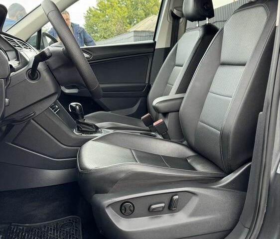 Сірий Фольксваген Тігуан, об'ємом двигуна 2 л та пробігом 97 тис. км за 19900 $, фото 11 на Automoto.ua