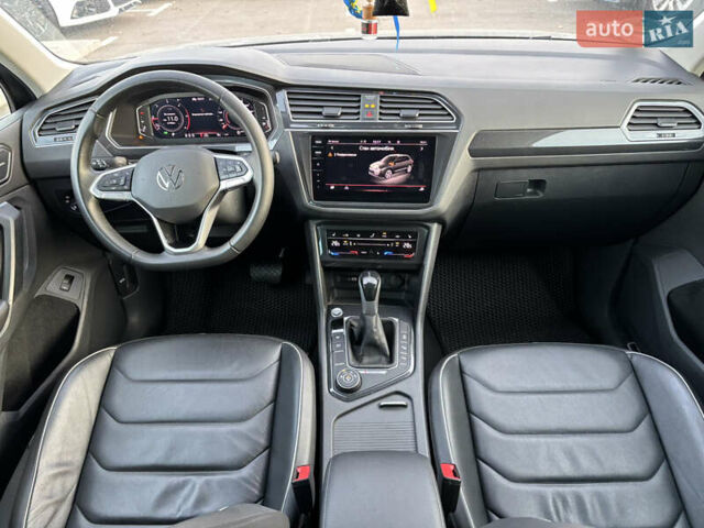 Серый Фольксваген Тигуан, объемом двигателя 1.97 л и пробегом 180 тыс. км за 31000 $, фото 16 на Automoto.ua