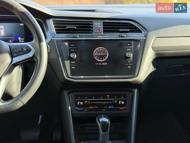 Серый Фольксваген Тигуан, объемом двигателя 2 л и пробегом 120 тыс. км за 23500 $, фото 19 на Automoto.ua