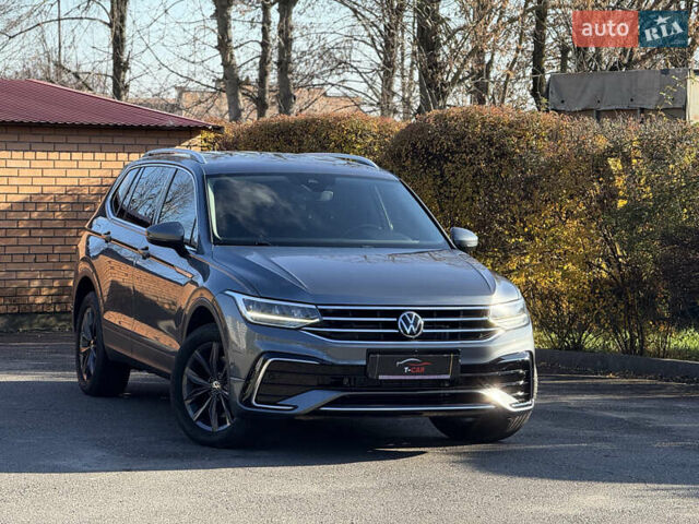 Серый Фольксваген Тигуан, объемом двигателя 2 л и пробегом 120 тыс. км за 23500 $, фото 2 на Automoto.ua
