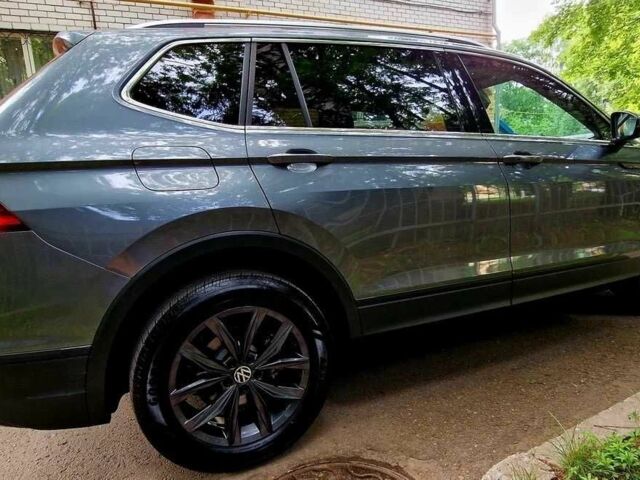 Серый Фольксваген Тигуан, объемом двигателя 2 л и пробегом 43 тыс. км за 13800 $, фото 10 на Automoto.ua