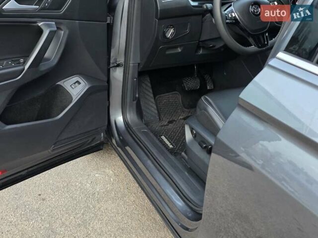 Серый Фольксваген Тигуан, объемом двигателя 1.98 л и пробегом 92 тыс. км за 24500 $, фото 33 на Automoto.ua