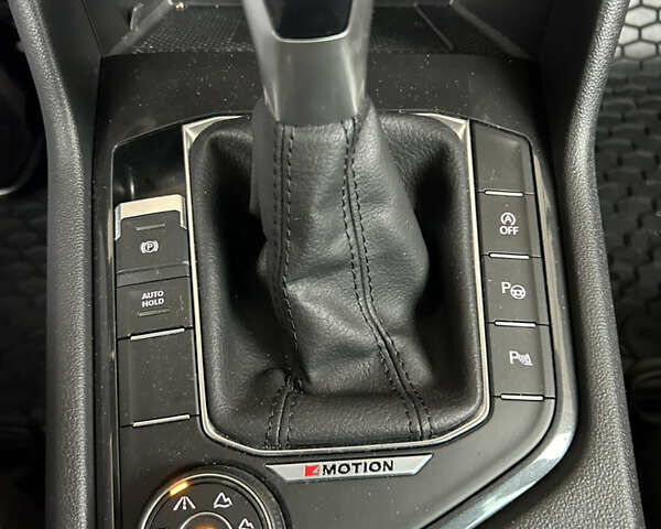 Серый Фольксваген Тигуан, объемом двигателя 2 л и пробегом 194 тыс. км за 31500 $, фото 74 на Automoto.ua