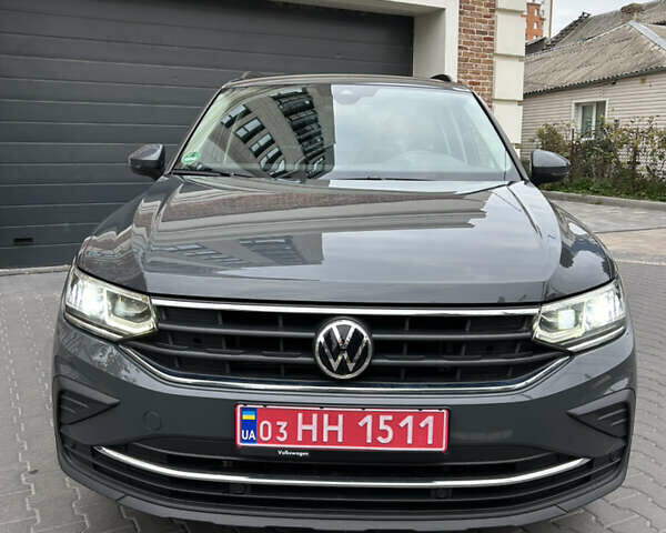 Серый Фольксваген Тигуан, объемом двигателя 2 л и пробегом 194 тыс. км за 31500 $, фото 4 на Automoto.ua