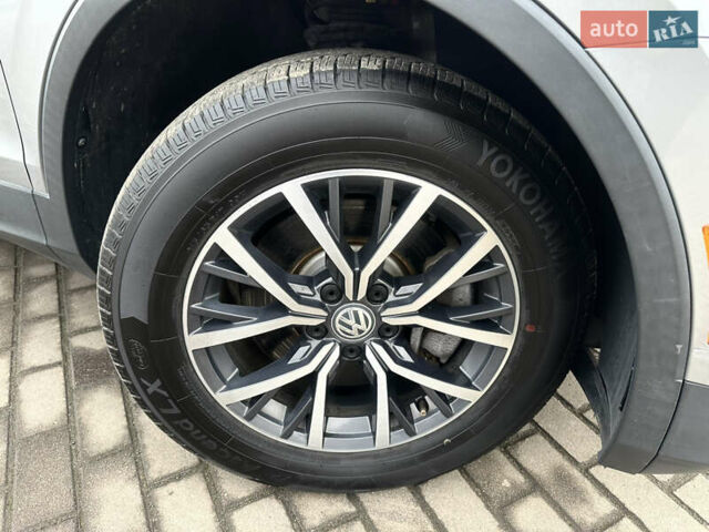 Серый Фольксваген Тигуан, объемом двигателя 2 л и пробегом 124 тыс. км за 16999 $, фото 7 на Automoto.ua