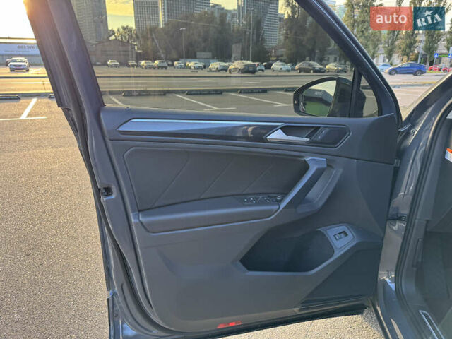 Серый Фольксваген Тигуан, объемом двигателя 1.97 л и пробегом 30 тыс. км за 35000 $, фото 11 на Automoto.ua