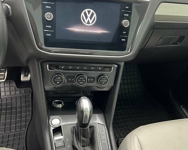 Серый Фольксваген Тигуан, объемом двигателя 1.98 л и пробегом 98 тыс. км за 24500 $, фото 38 на Automoto.ua