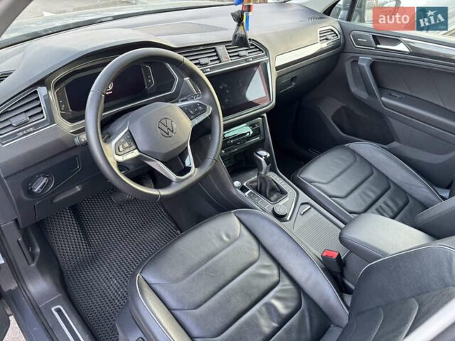 Серый Фольксваген Тигуан, объемом двигателя 1.97 л и пробегом 180 тыс. км за 31000 $, фото 12 на Automoto.ua